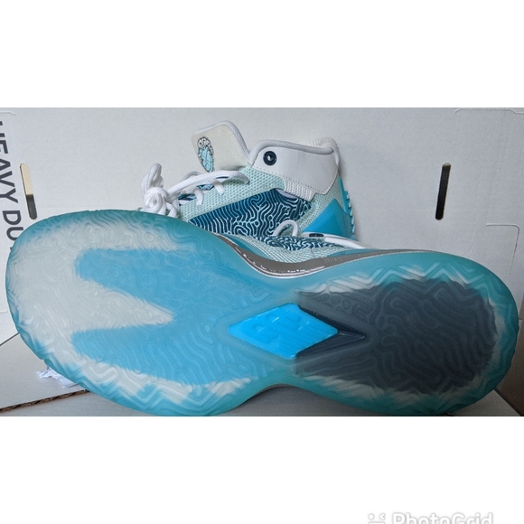 New balance shoes - Picture 2 of 3